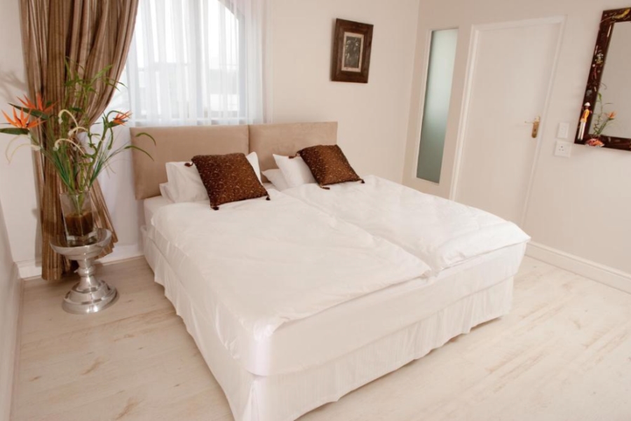 9 Bedroom Property for Sale in Sunset Beach Western Cape